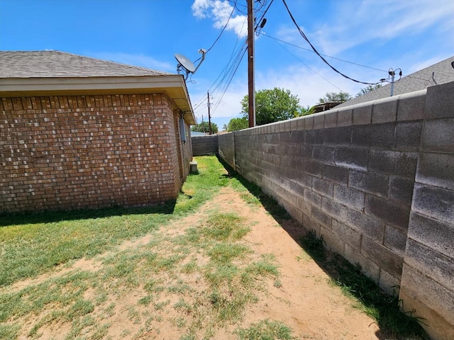 916-B Bronstad Dr, Andrews, TX 79714 - view of fenced backyard