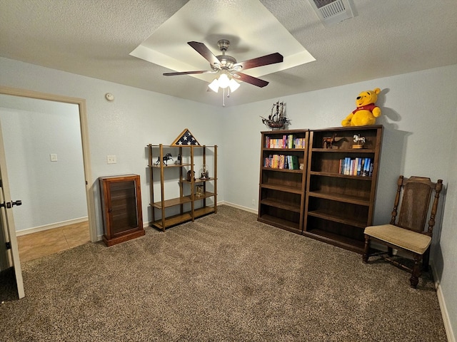 916-B Bronstad Dr, Andrews, TX 79714 - sitting room featuring carpet, a textured ceiling, and a ceiling fan