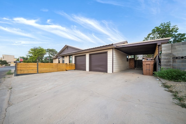 1018 Birdwell Ln, Big Spring, TX 79720 - garage featuring concrete driveway