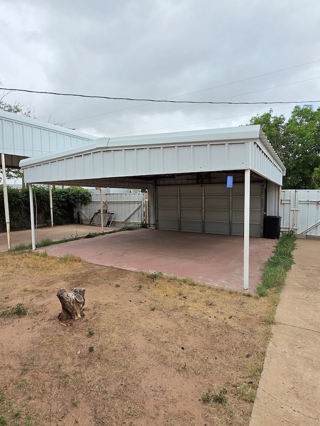 4732 Harvard Ave, Midland, TX 79703 - garage featuring a garage