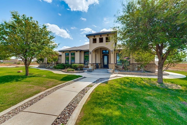 view of front of house featuring a front lawn