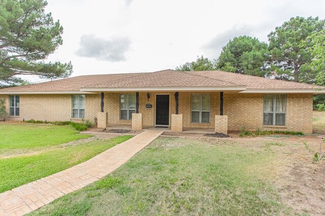 ranch-style home with a front yard