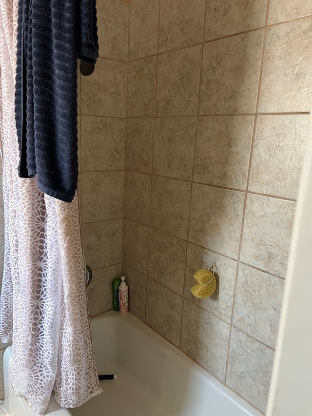 bathroom with shower / bathtub combination with curtain