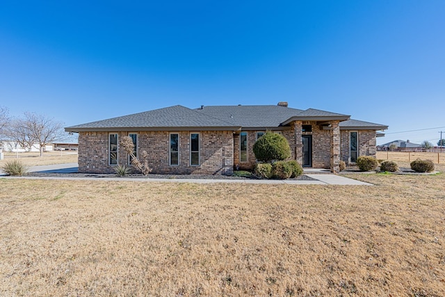 view of front of house featuring a front yard