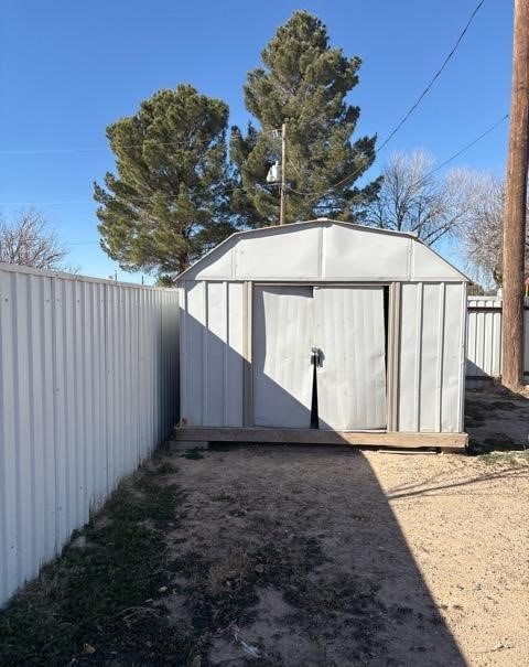 view of outbuilding