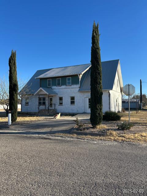 view of front of house