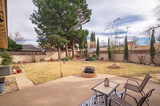 view of patio featuring a fire pit