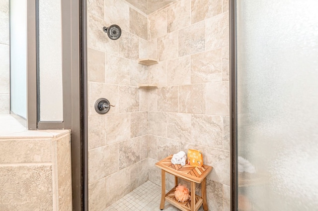 bathroom featuring tiled shower