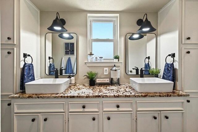 2401 Metz Pl, Midland, TX 79705 - bathroom featuring double vanity