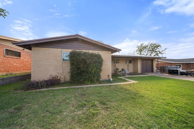 704 Birdwell Ln, Big Spring, TX 79720 - view of front facade featuring brick siding and a front lawn