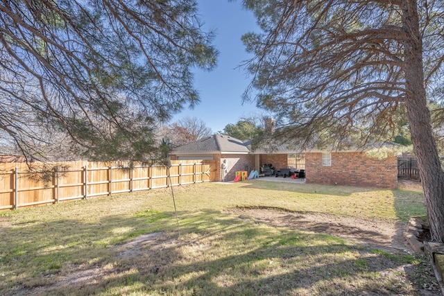 view of yard featuring a patio