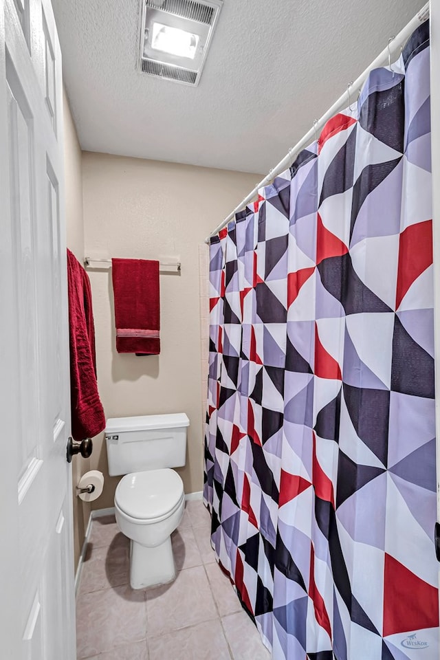 3409 Wedgwood, Midland, TX 79707 - full bathroom featuring visible vents, tile patterned flooring, curtained shower, toilet, and a textured ceiling