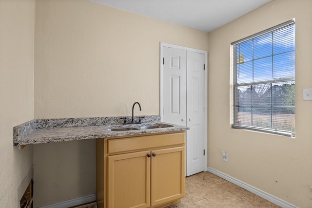 15103 E County Rd 106, Midland, TX 79706 - bar featuring a sink and baseboards