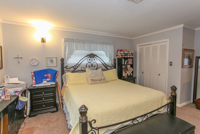bedroom featuring crown molding, baseboards, light carpet, and a closet