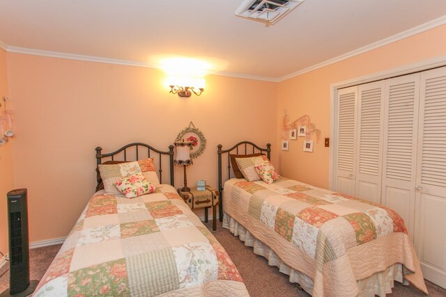 bedroom with carpet floors, ornamental molding, visible vents, and a closet
