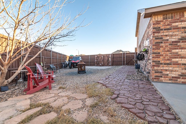 view of yard featuring a patio