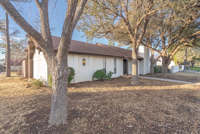 view of front of property with a tiled roof and stucco siding