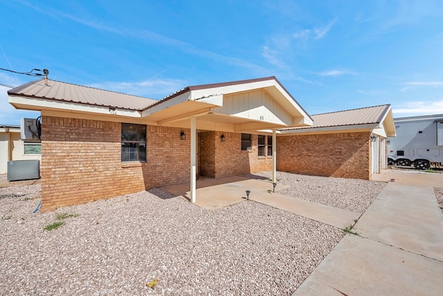 view of front of house featuring a patio area