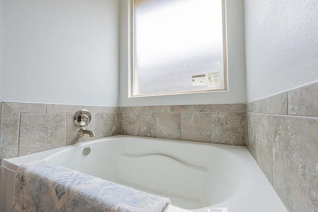 7009 Mcpherson Ln, Midland, TX 79706 - full bath featuring a garden tub