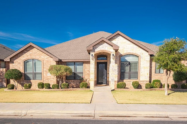 view of front of property with a front yard