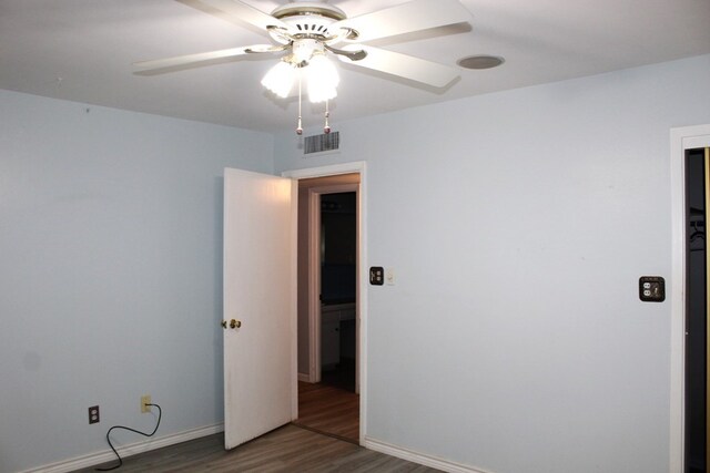 spare room featuring dark hardwood / wood-style floors and ceiling fan