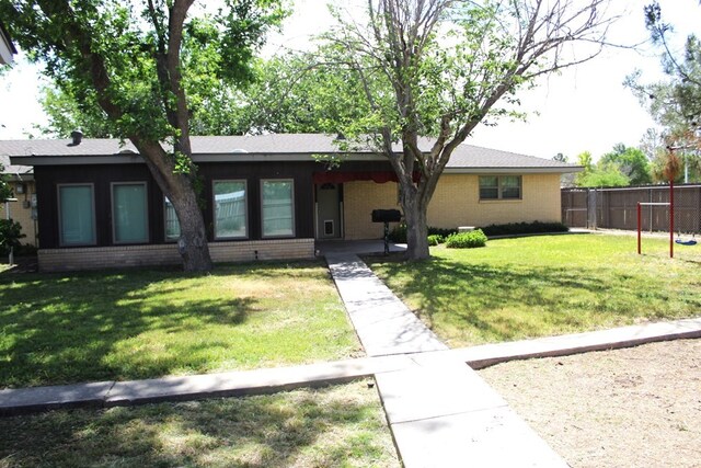 ranch-style home featuring a front yard