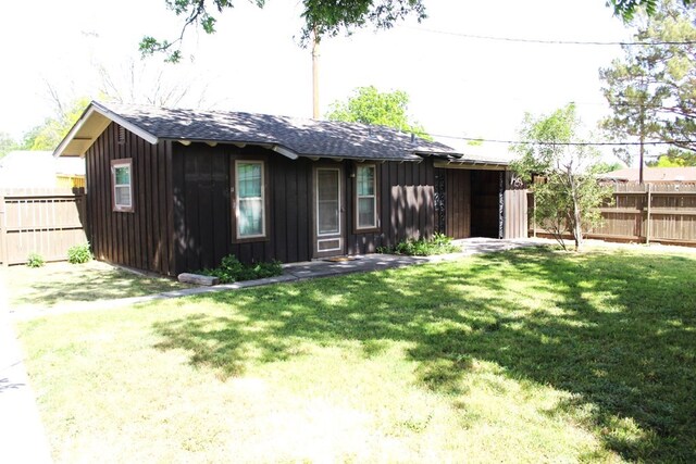 exterior space featuring a lawn