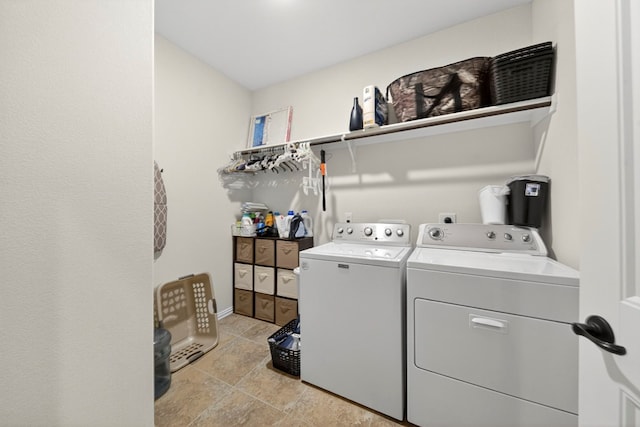 5001 Shadybrook Rd, Midland, TX 79705 - laundry room with washing machine and clothes dryer and baseboards