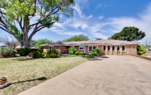 single story home with driveway and a front yard