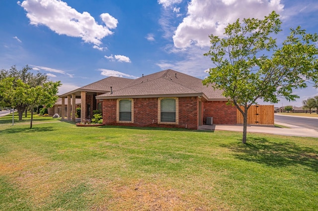 view of front facade with a front yard