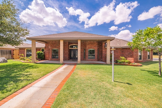 view of front facade with a front yard