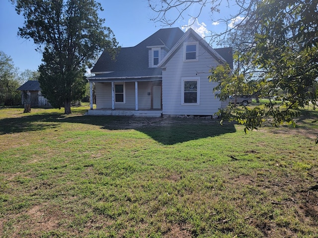 view of front facade featuring a porch and a front yard