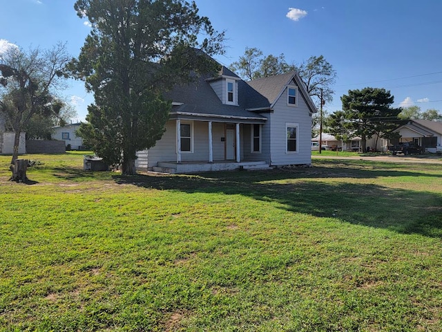 view of front of property featuring a porch and a front yard