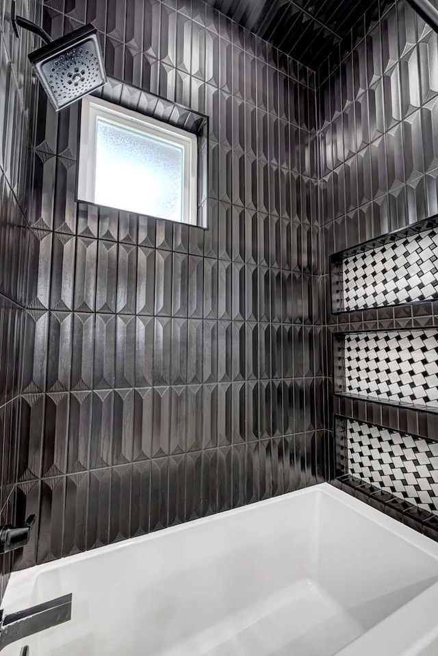 full bath with tiled shower