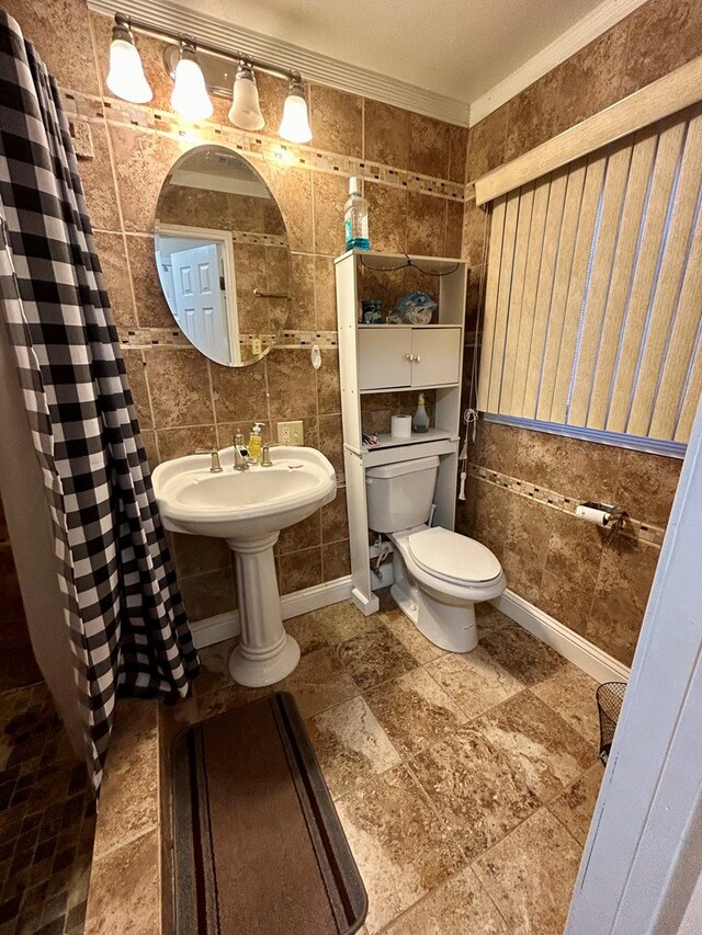 bathroom featuring a shower with shower curtain, toilet, and tile walls