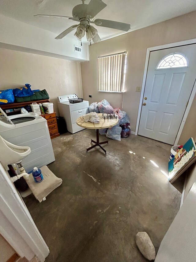 entryway with washer and clothes dryer and ceiling fan