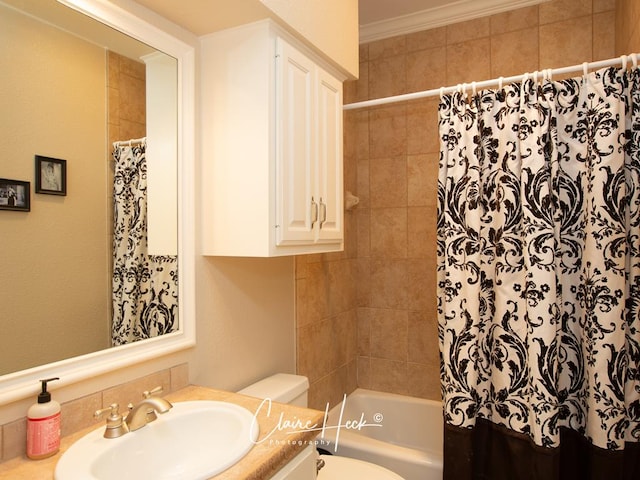 full bath featuring vanity, shower / tub combo, toilet, and ornamental molding