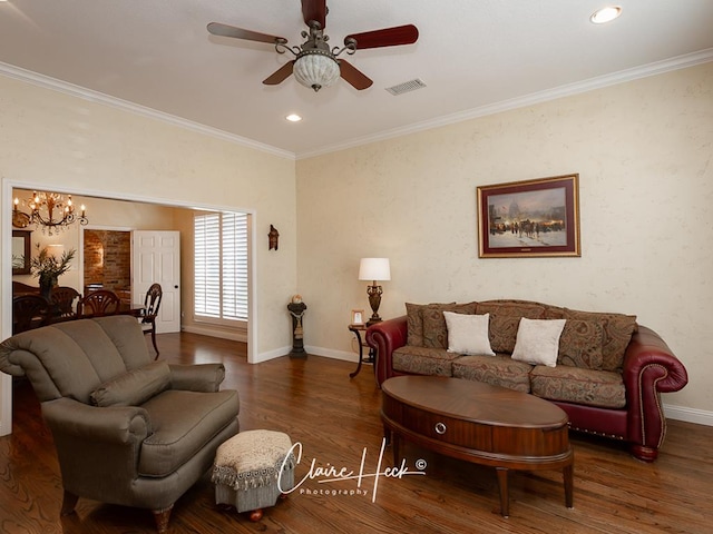 living area with visible vents, ornamental molding, baseboards, and wood finished floors