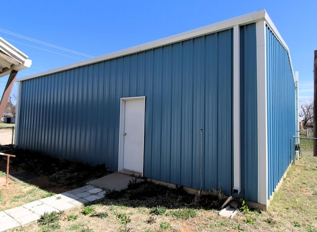 view of outdoor structure