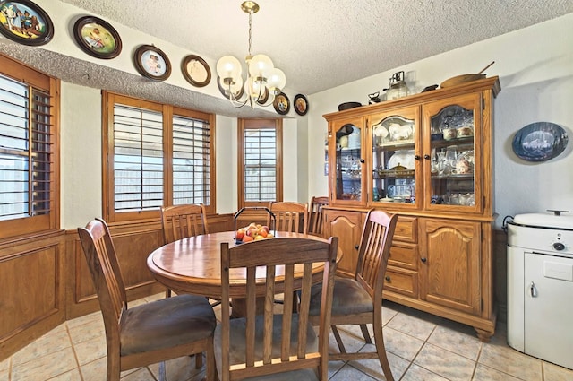 3013 Whittle Way, Midland, TX 79707 - dining area featuring a textured ceiling, a chandelier, and light tile patterned flooring