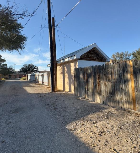2015 W 7th St, Fort Stockton, TX 79735 - view of side of home