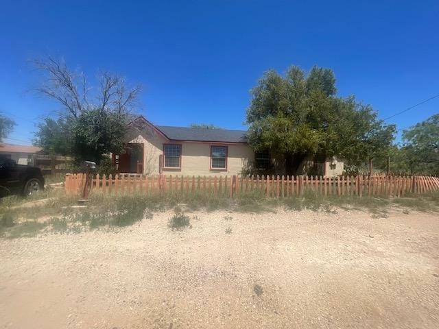 view of front facade with a fenced front yard