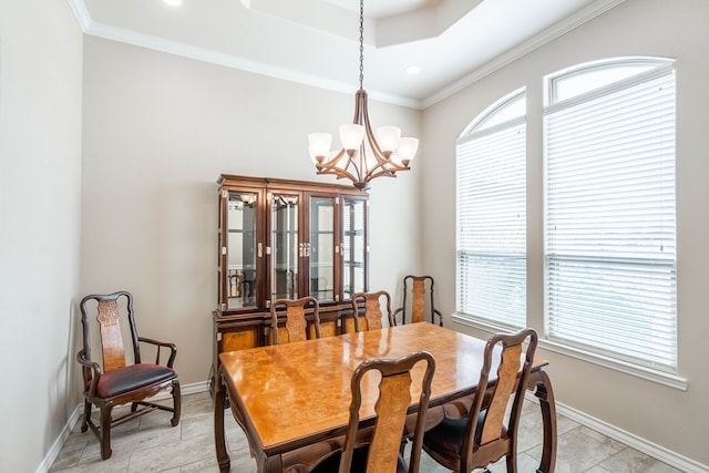 dining area featuring ornamental molding, recessed lighting, a notable chandelier, and baseboards