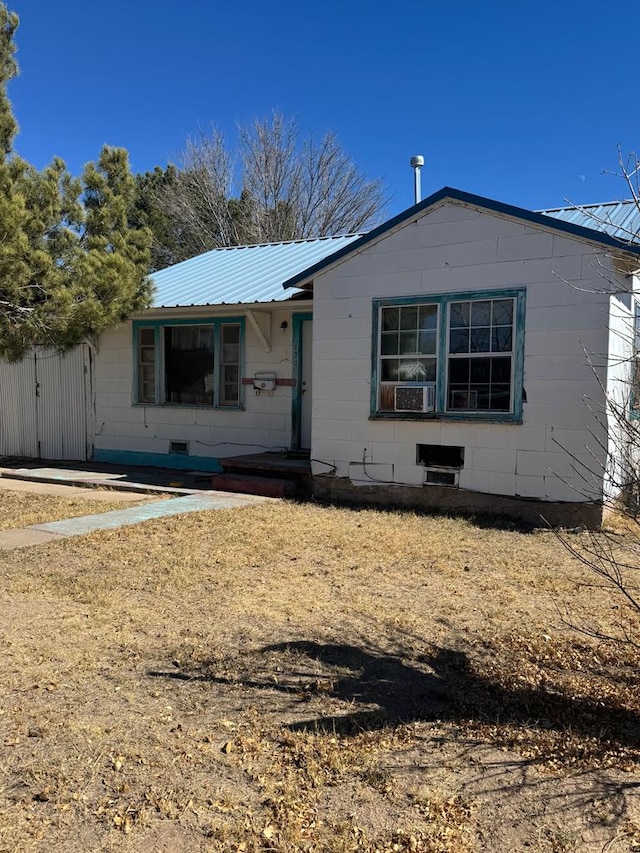 view of front of home featuring metal roof