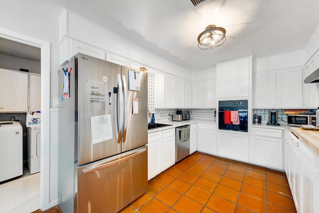 2817 W Shandon Ave, Midland, TX 79705 - kitchen featuring stainless steel appliances, tasteful backsplash, light countertops, white cabinets, and washer and clothes dryer
