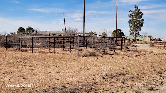 view of yard with an outdoor structure