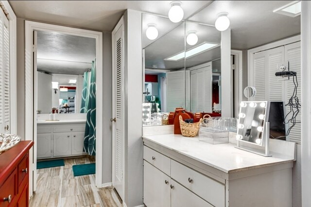 600 Liddon Unit 78, Midland, TX 79705 - full bath featuring a closet and vanity