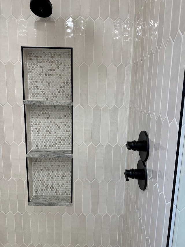 3624 Yorkshire Dr, Odessa, TX 79765 - interior details featuring tiled shower
