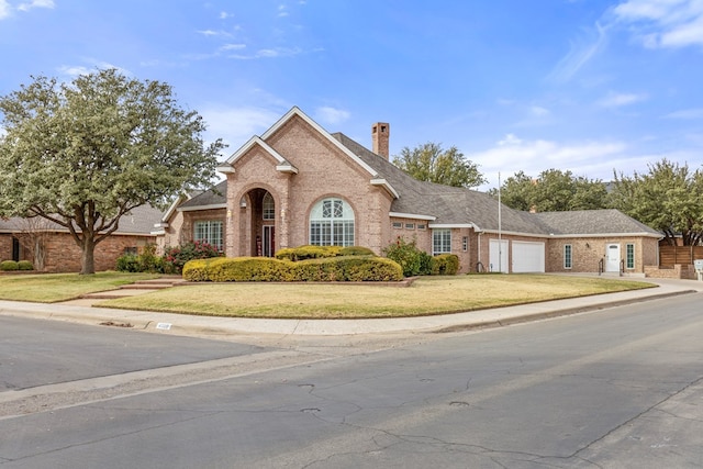 view of front of house featuring a front yard and a garage