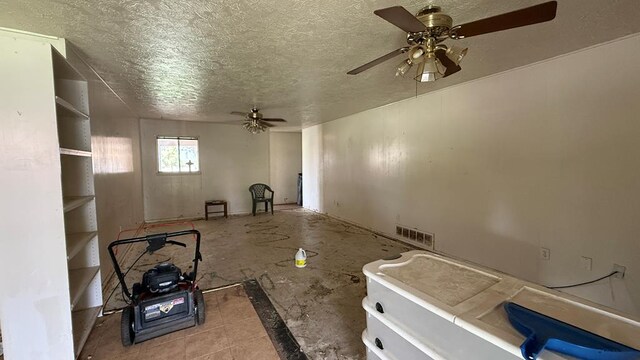 3603 Sinclair Ave, Midland, TX 79707 - spare room featuring a ceiling fan and a textured ceiling
